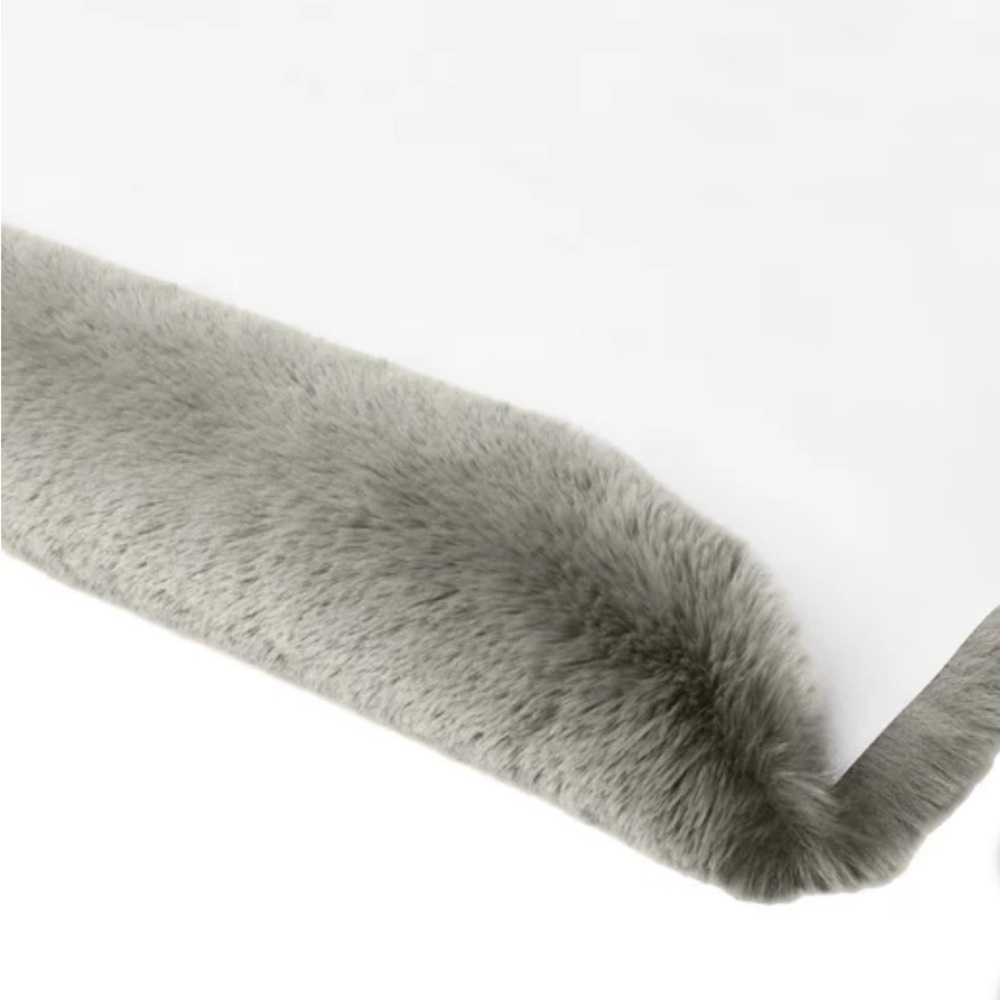 Animal Shape Faux Fur Rug - Picture 2 of 4